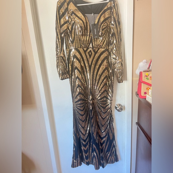 Elegant ball gown dress! - Picture 3 of 4